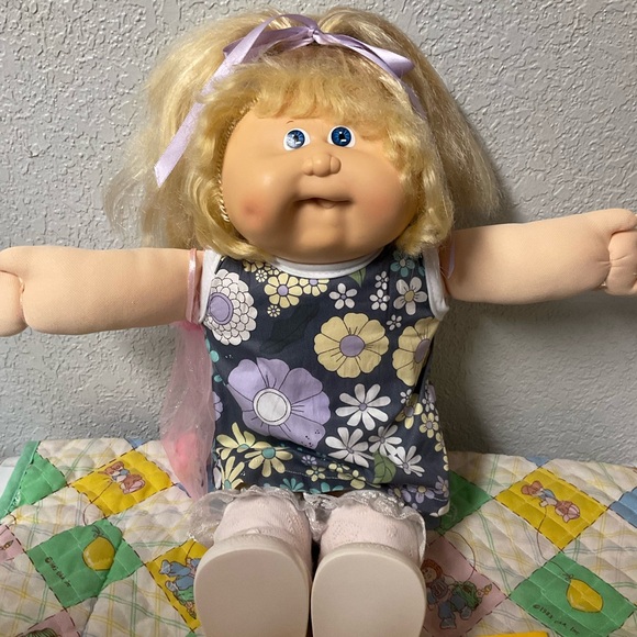 RARE Vintage Cabbage Patch Kid Girl Blonde Cornsilk Hair Blue Eyes HM#18 1987 - Picture 2 of 10